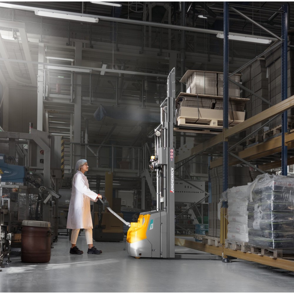 Produktabbildung Nr. 7: Jungheinrich EJC 112i DZ electric high-lift stacker truck, three-stage telescopic mast, lift height 4,390 mm, load capacity 1,200 kg, proportional hydraulics